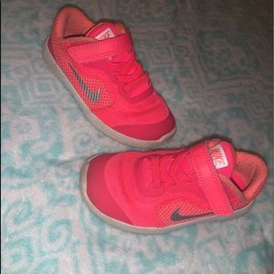 Toddler Nike’s size 9